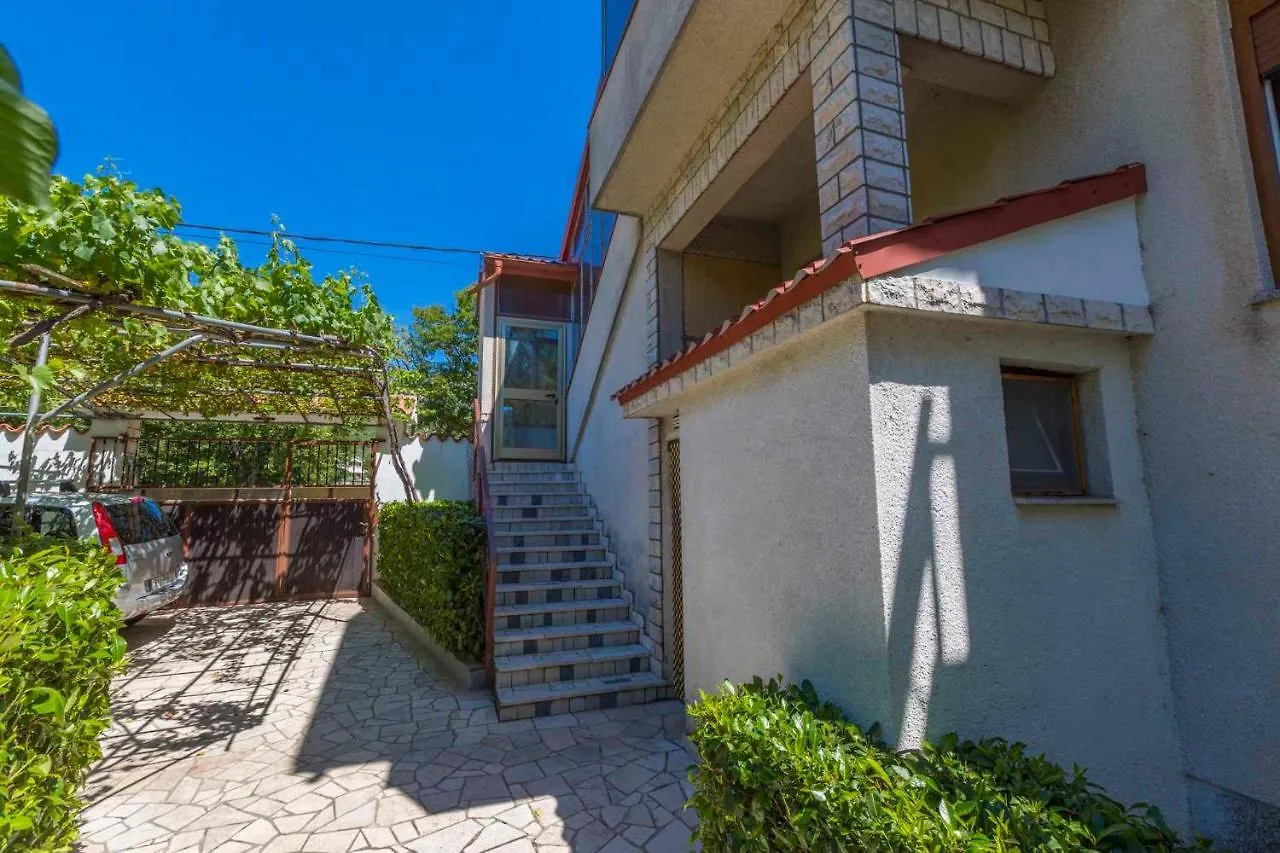 Apartment In Tribalj 33528
