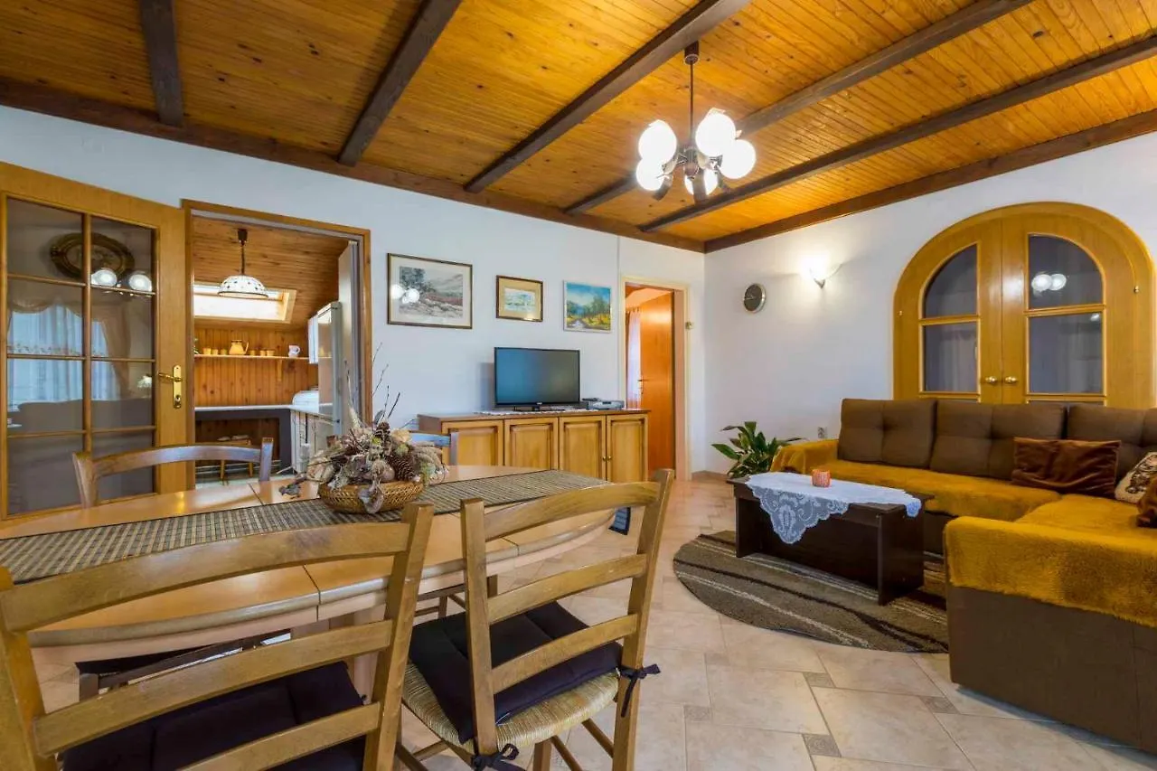 Apartment In Tribalj 33528