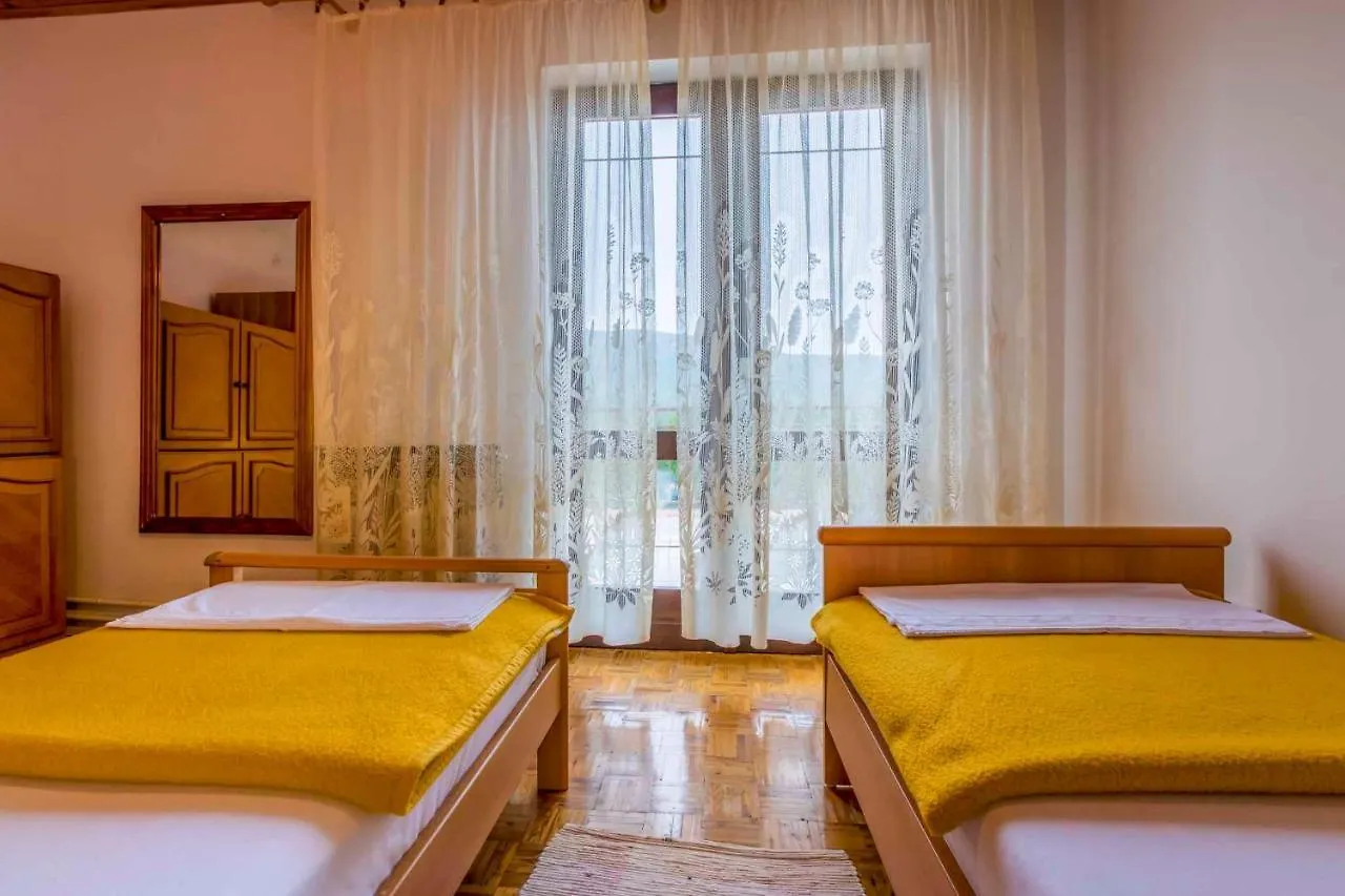 Apartment In Tribalj 33528